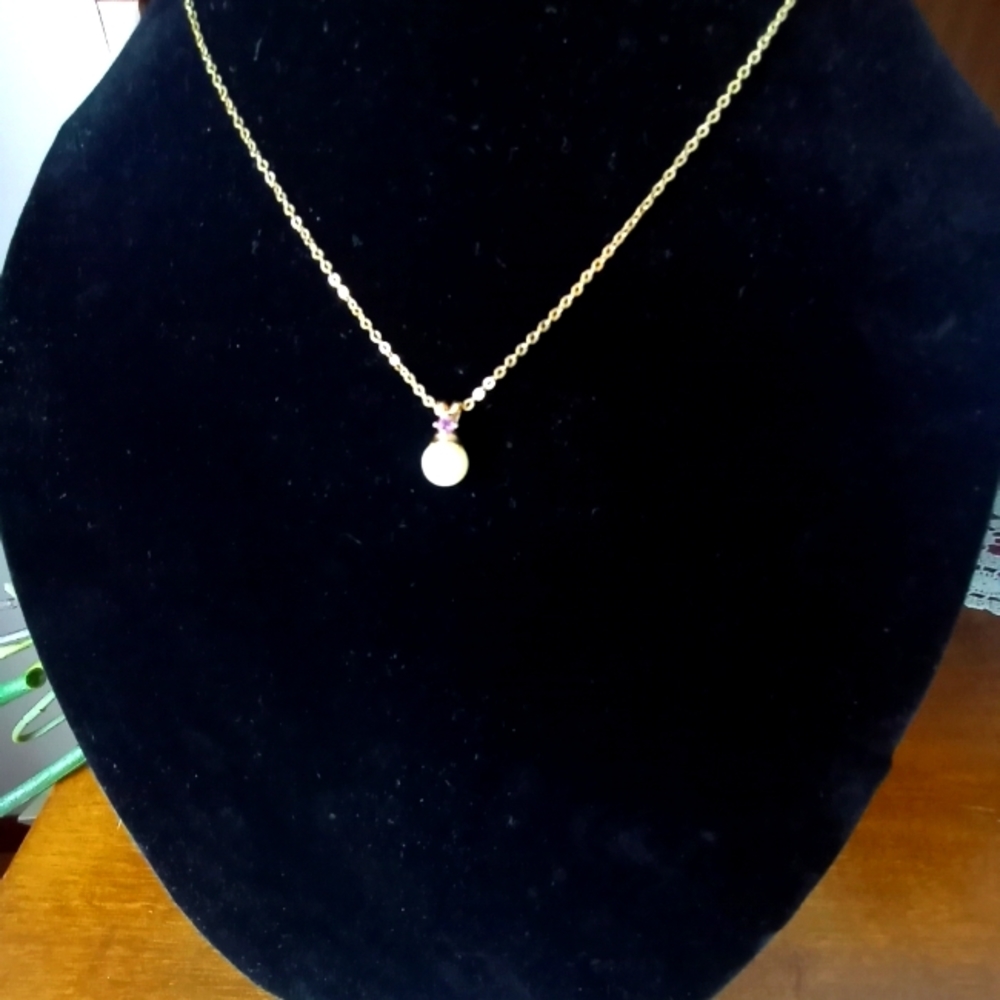 Vintage Avon Faux necklace with gemstone.